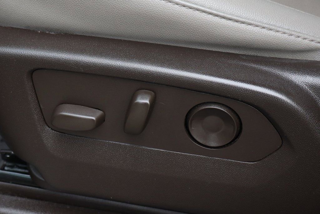 Used 2022 Chevrolet Suburban Z71 w/ Luxury Package image 21