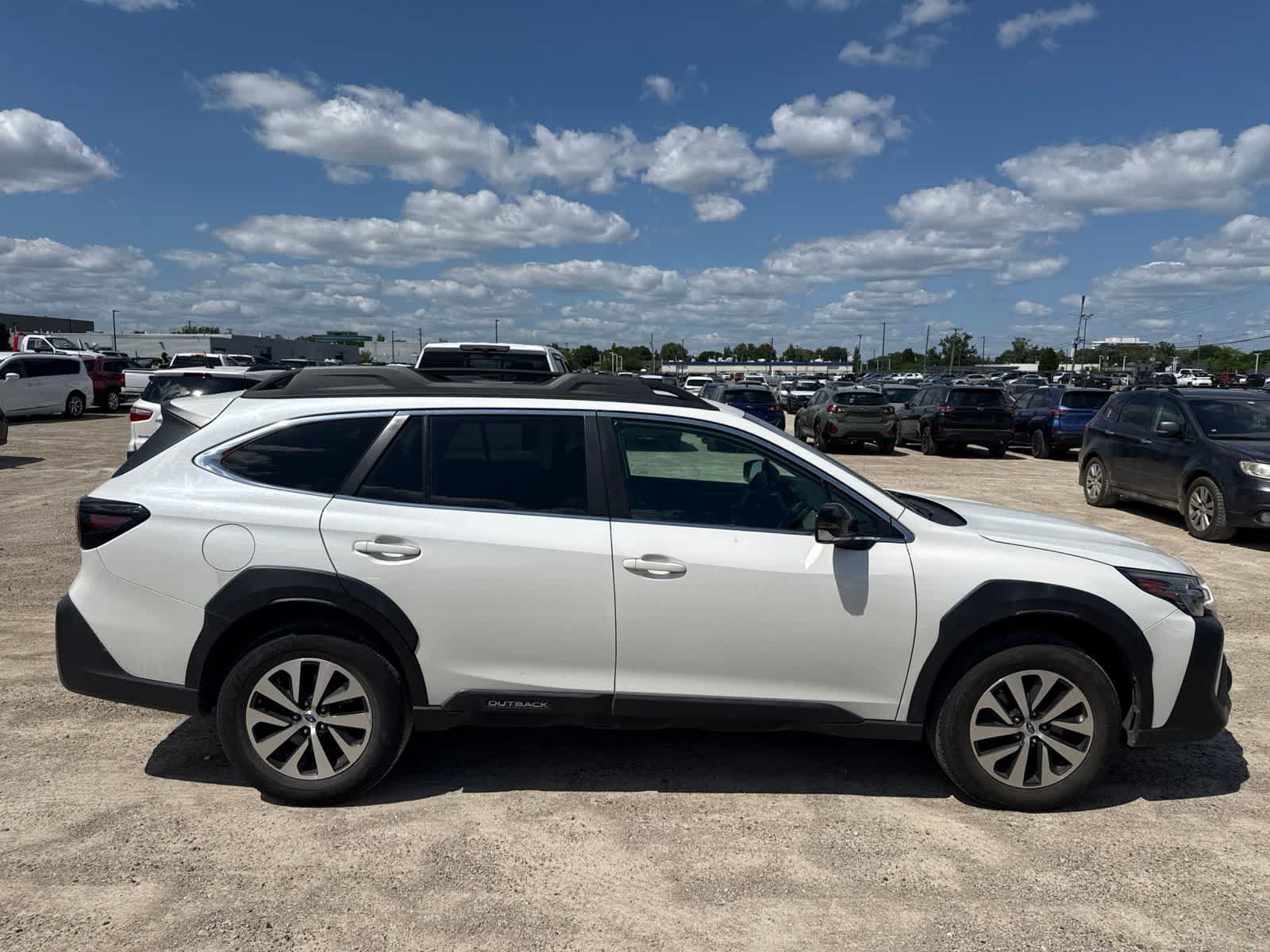 Used 2024 Subaru Outback Premium AWD/4WD image 9