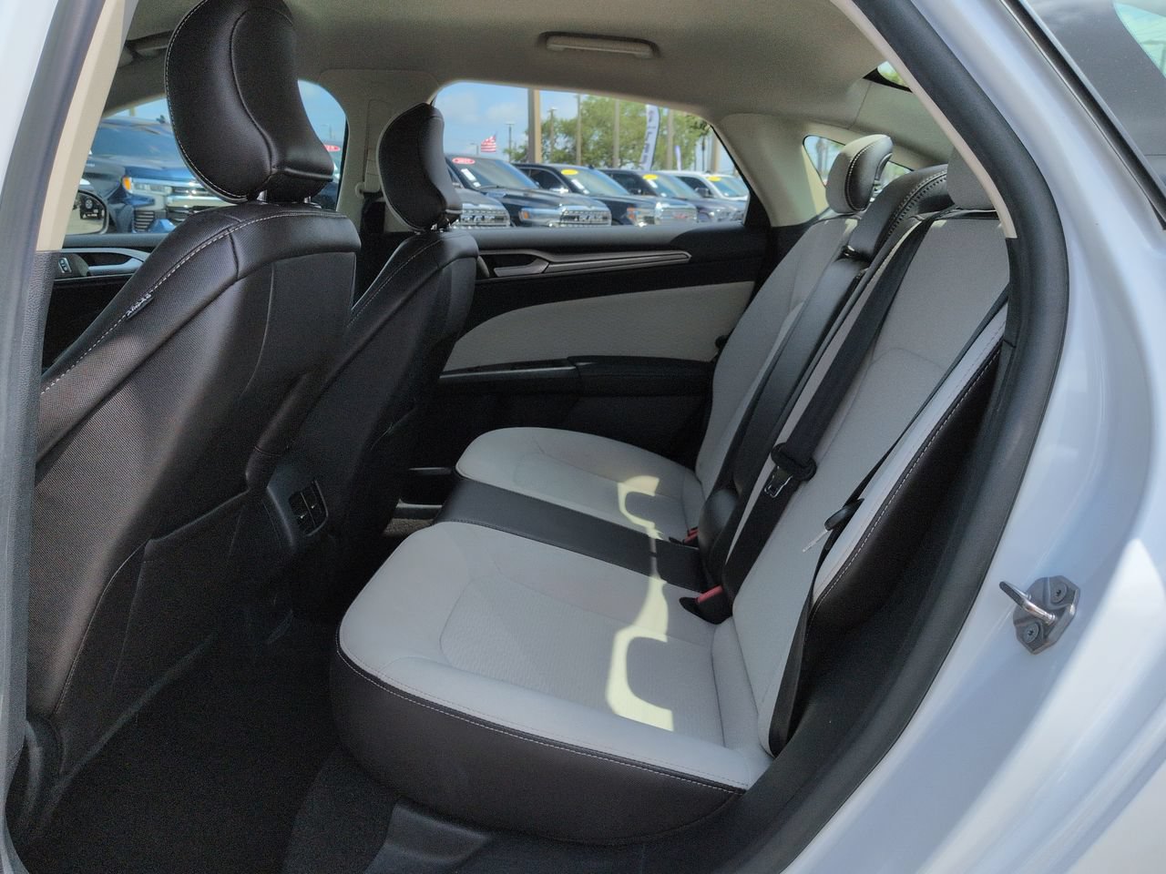 Used 2019 Ford Fusion SE w/ Equipment Group 151A FWD image 14