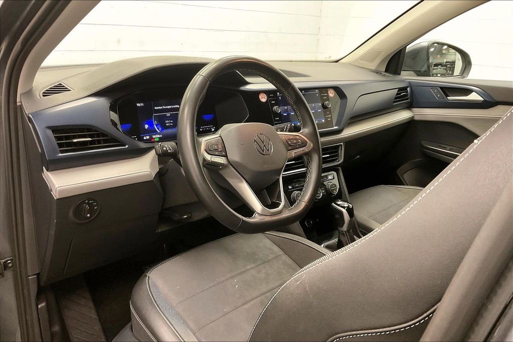Used 2024 Volkswagen Taos SE image 13