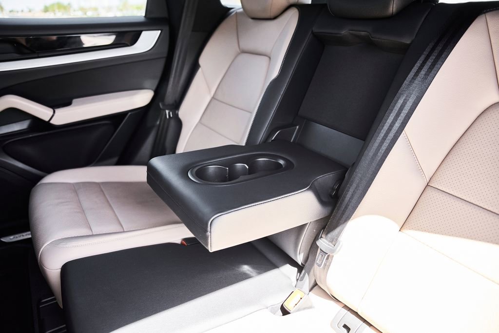 Used 2025 Porsche Cayenne image 45