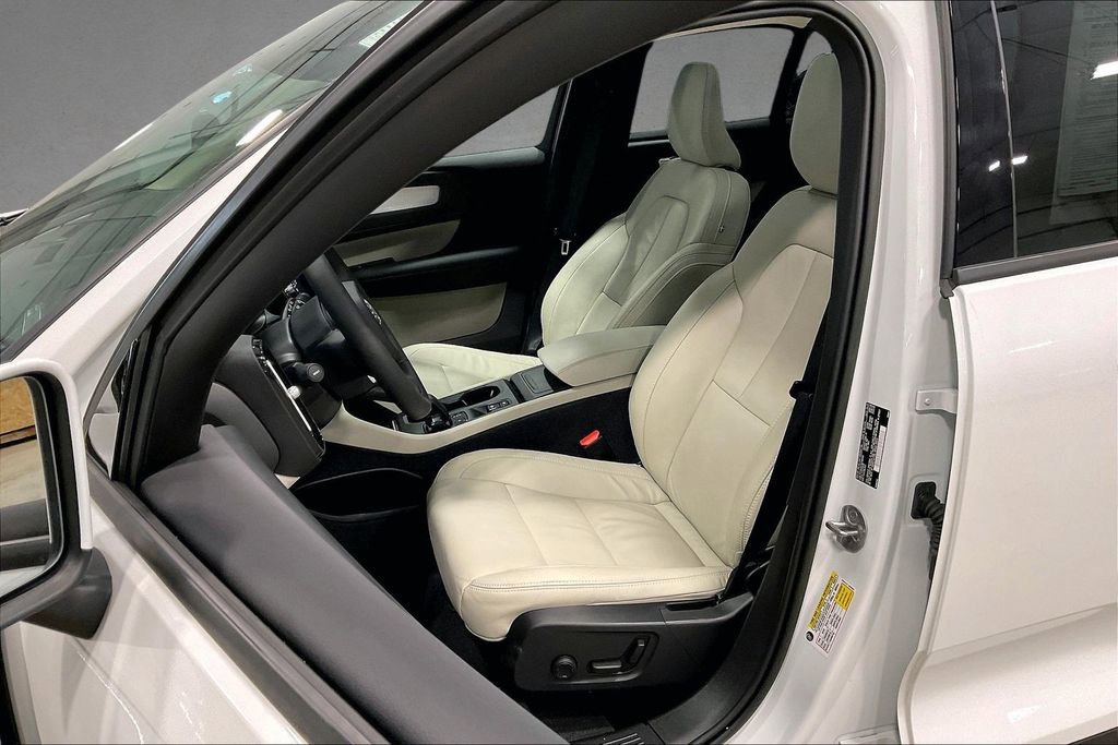 Used 2022 Volvo XC40 T5 Momentum w/ Climate Package AWD/4WD image 20