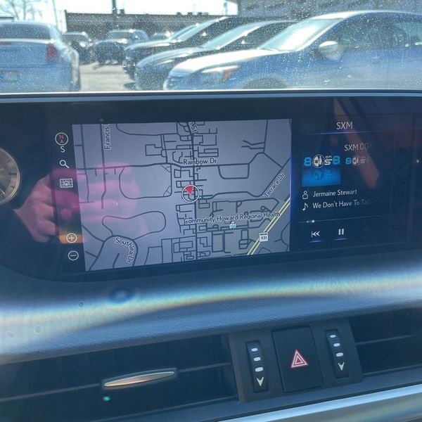 Used 2020 Lexus ES 300h w/ Premium Package image 9