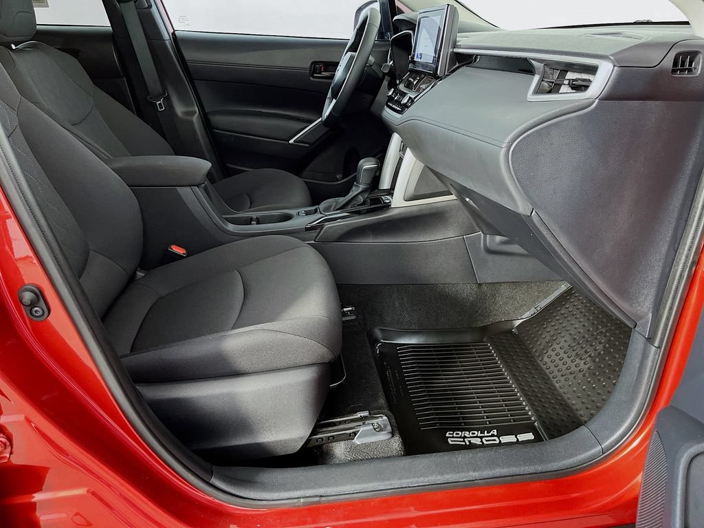 Used 2025 Toyota Corolla Cross LE w/ Moonroof Package FWD image 31