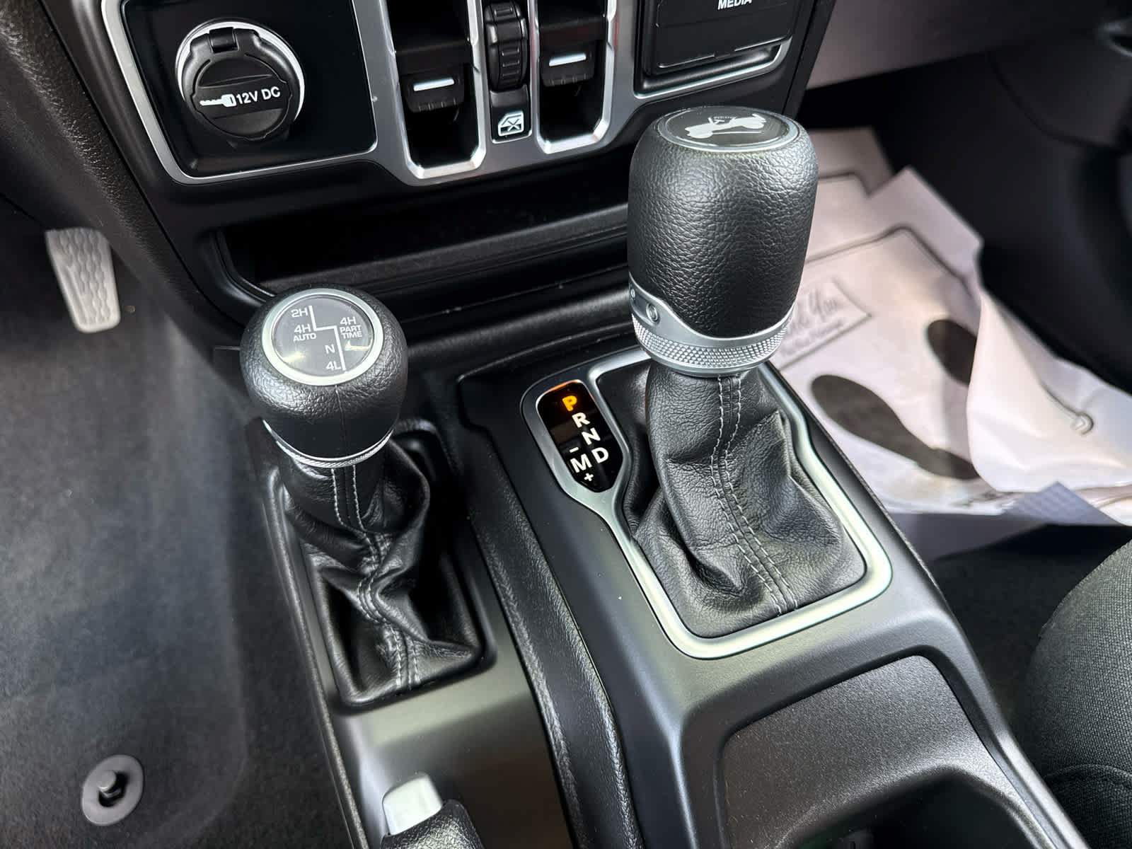 Used 2025 Jeep Wrangler Unlimited Sahara AWD/4WD image 25