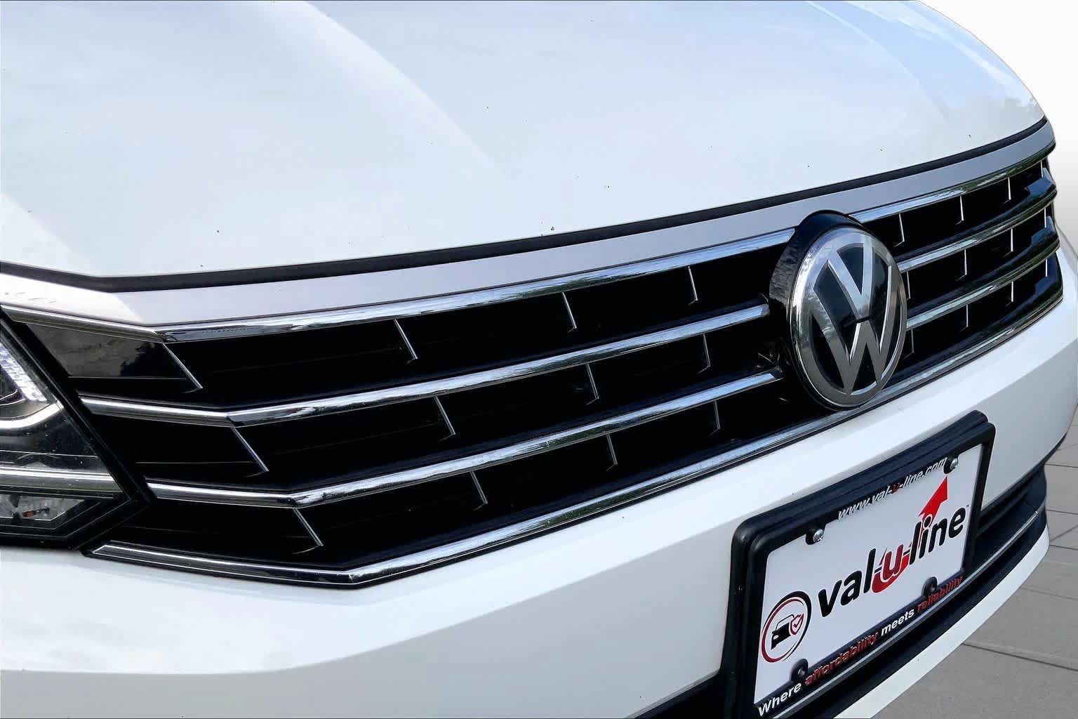 Used 2017 Volkswagen Passat 1.8T SE FWD image 30