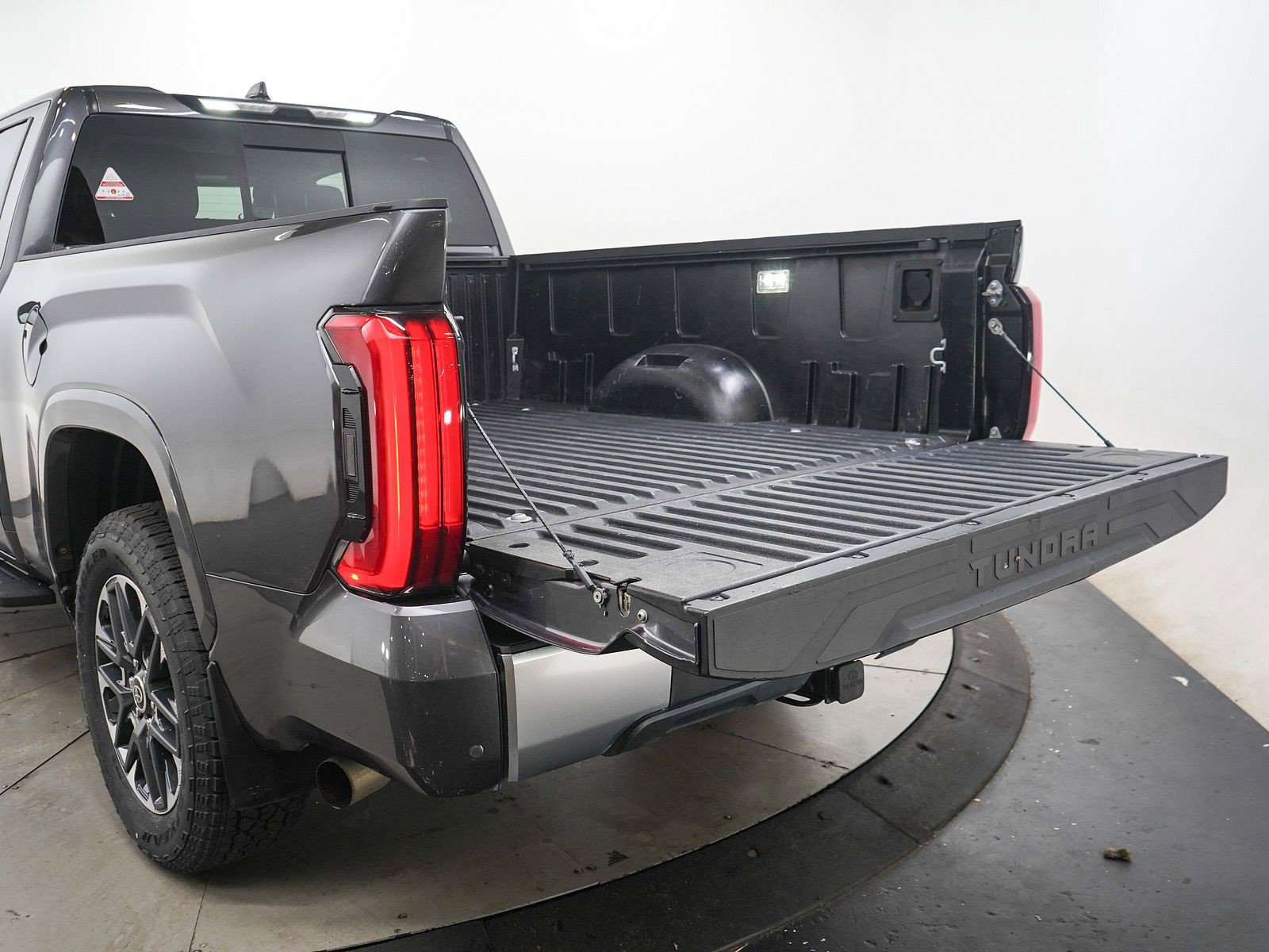 Used 2022 Toyota Tundra Limited AWD/4WD image 9