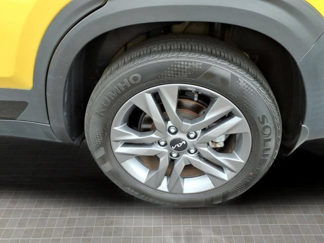 Used 2023 Kia Seltos S w/ Navigation Package AWD/4WD image 14