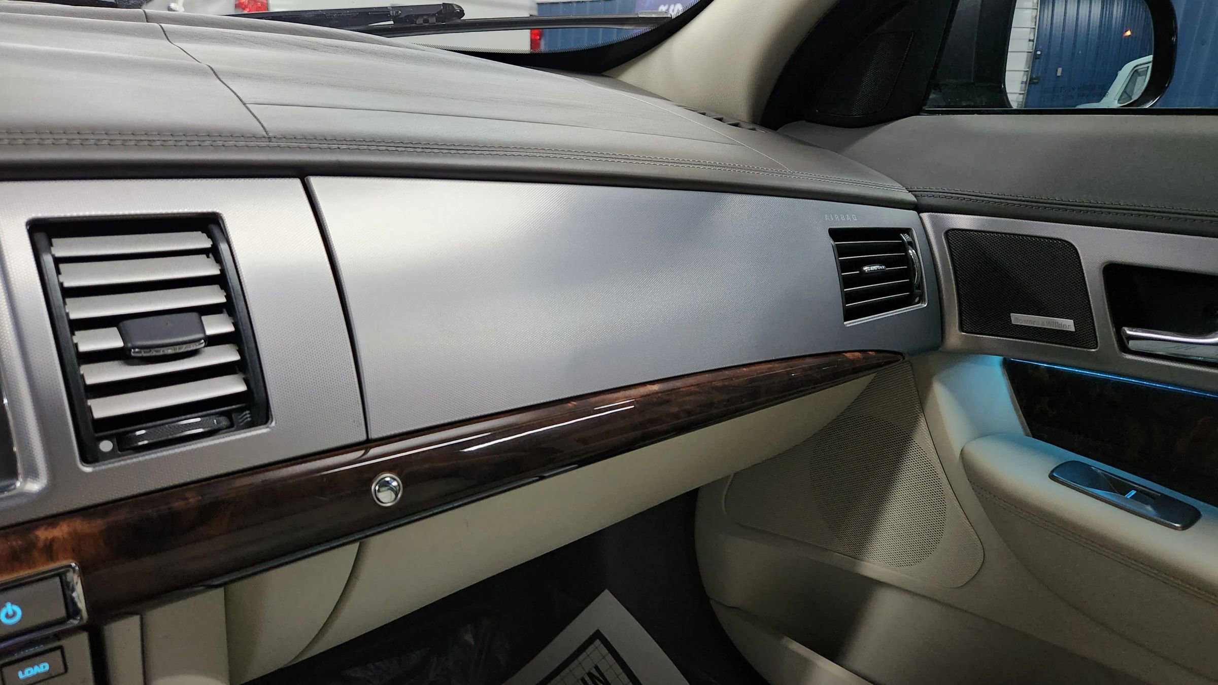 Used 2011 Jaguar XF Portfolio image 42