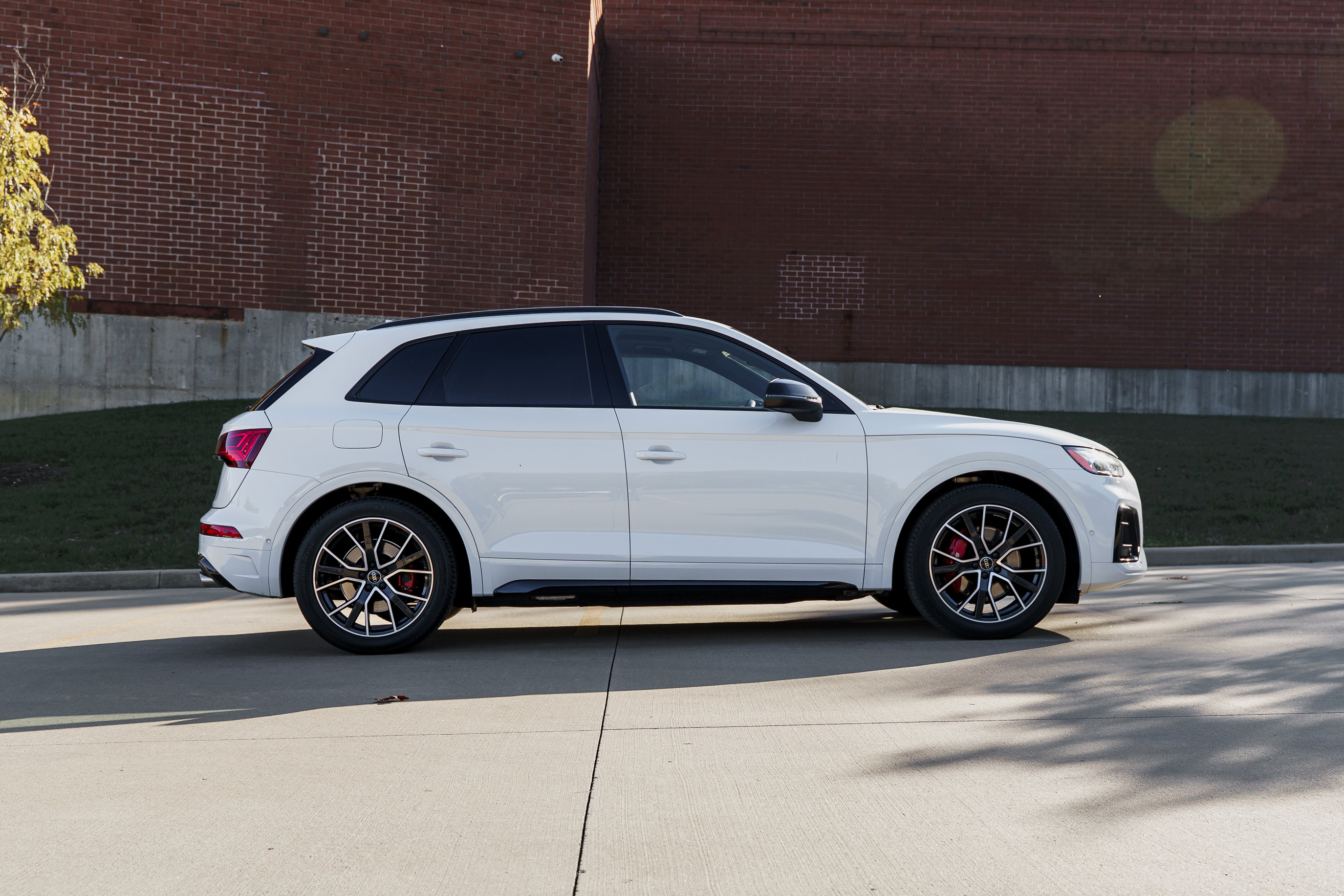 Used 2024 Audi SQ5 Prestige w/ Prestige Package image 3