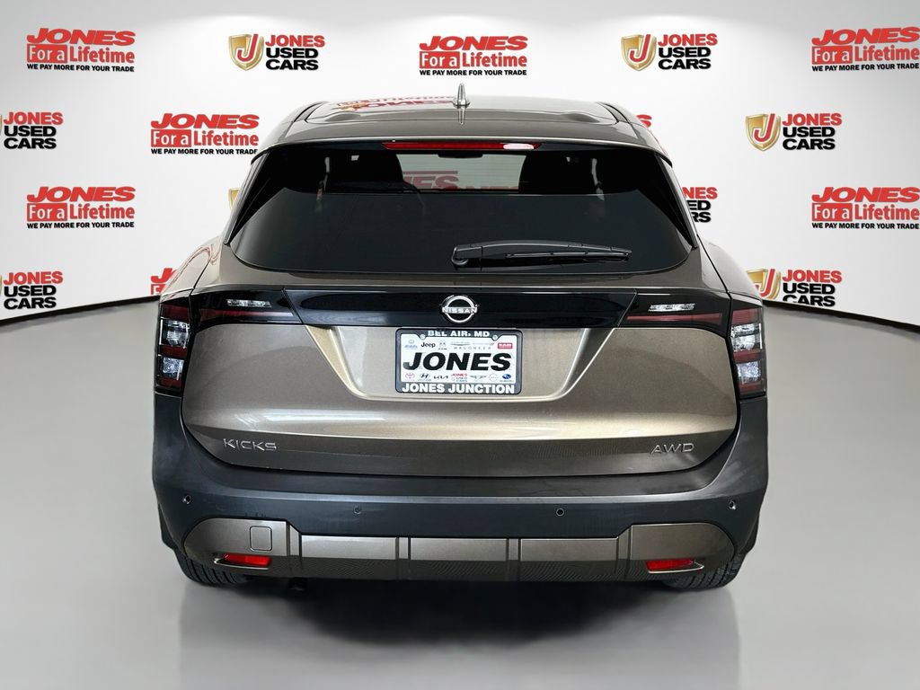 Used 2025 Nissan Kicks SV AWD/4WD image 14