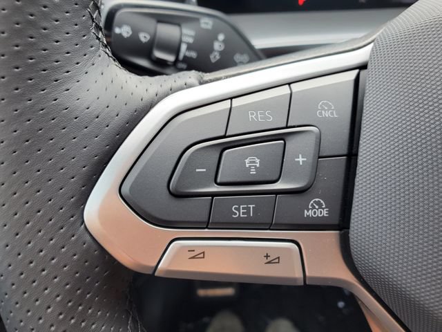 New 2026 Volkswagen Tiguan SE R-Line FWD image 21