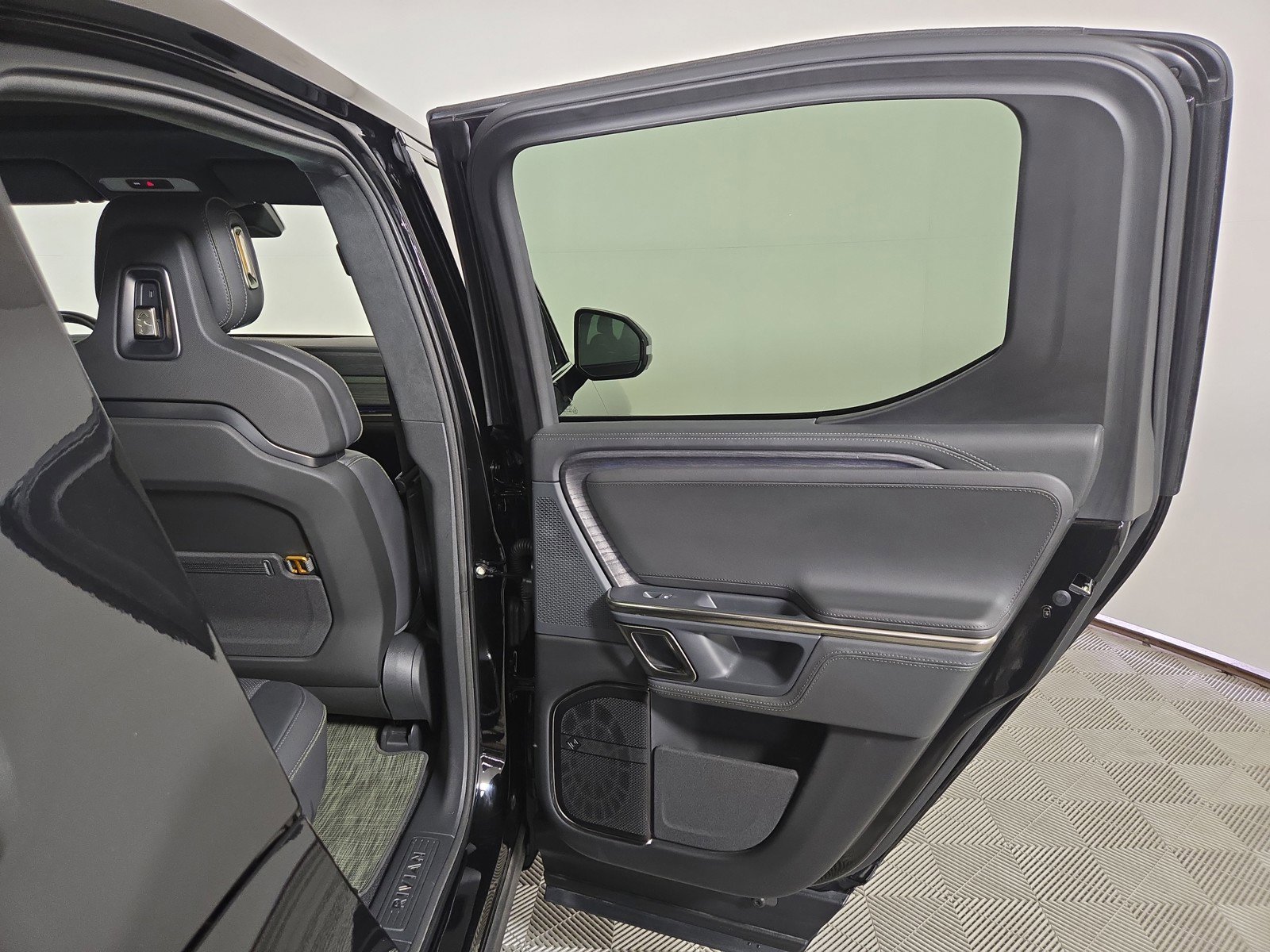 Used 2023 Rivian R1T Adventure image 19