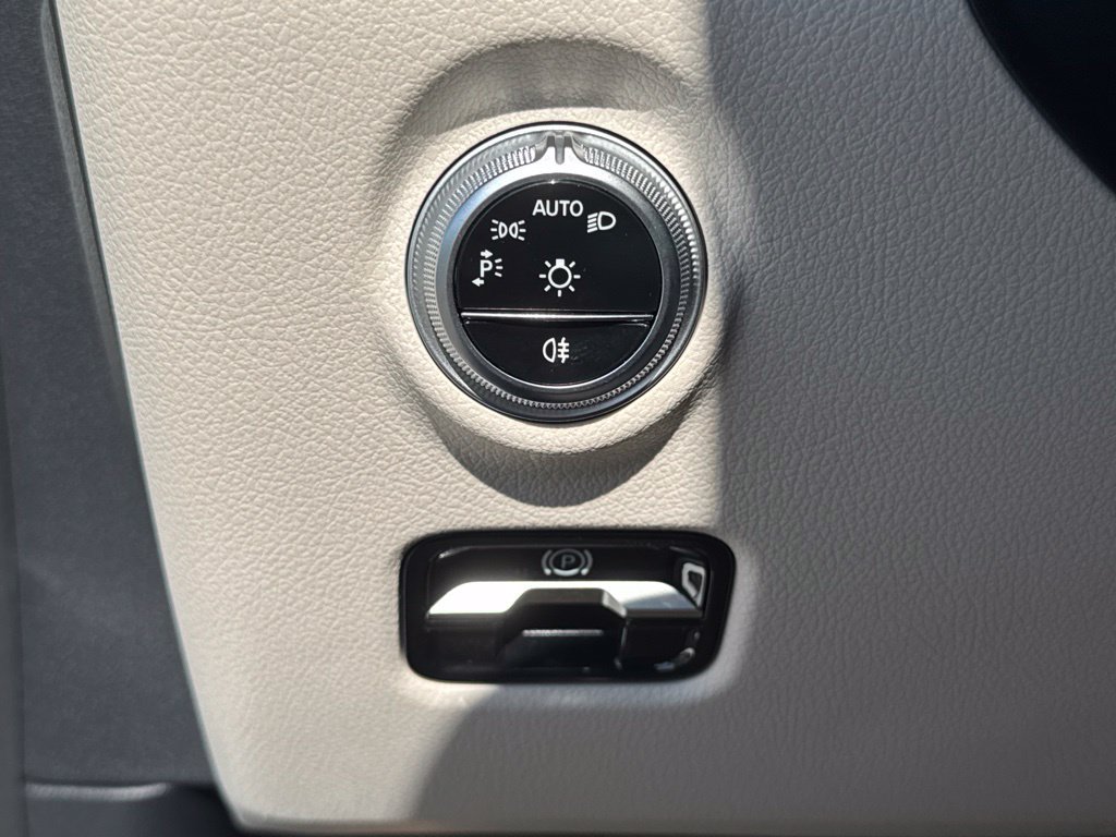 New 2026 Mercedes-Benz C 300 4MATIC Sedan image 23