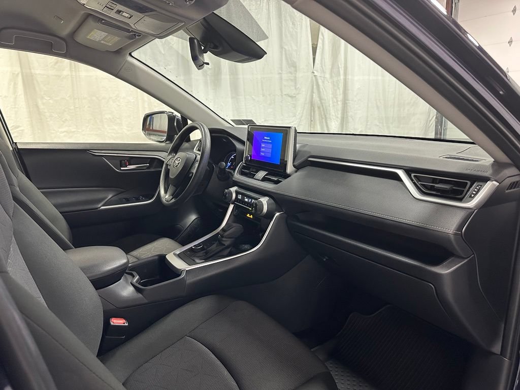 Used 2025 Toyota RAV4 XLE AWD/4WD image 61