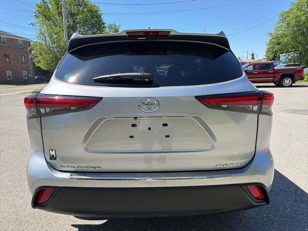 Used 2023 Toyota Highlander XLE w/ Protection Package #3 (TMS) AWD/4WD image 5