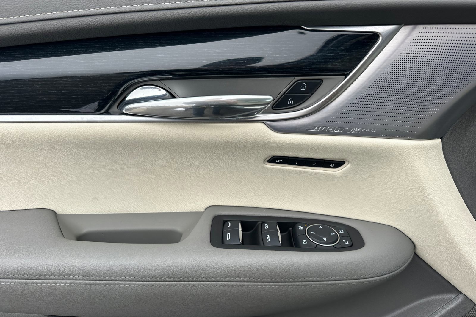 Certified 2025 Cadillac XT6 Premium Luxury image 11