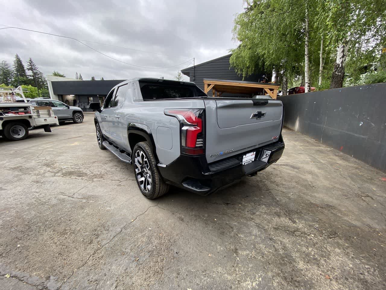 Used 2025 Chevrolet Silverado EV RST AWD/4WD image 4
