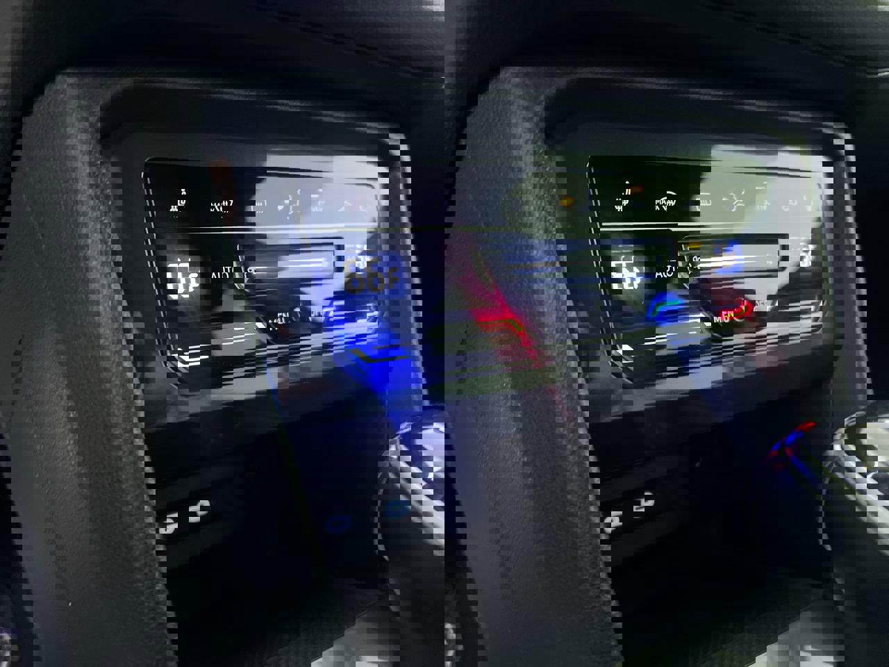 Used 2022 Volkswagen Tiguan SE R-Line image 26