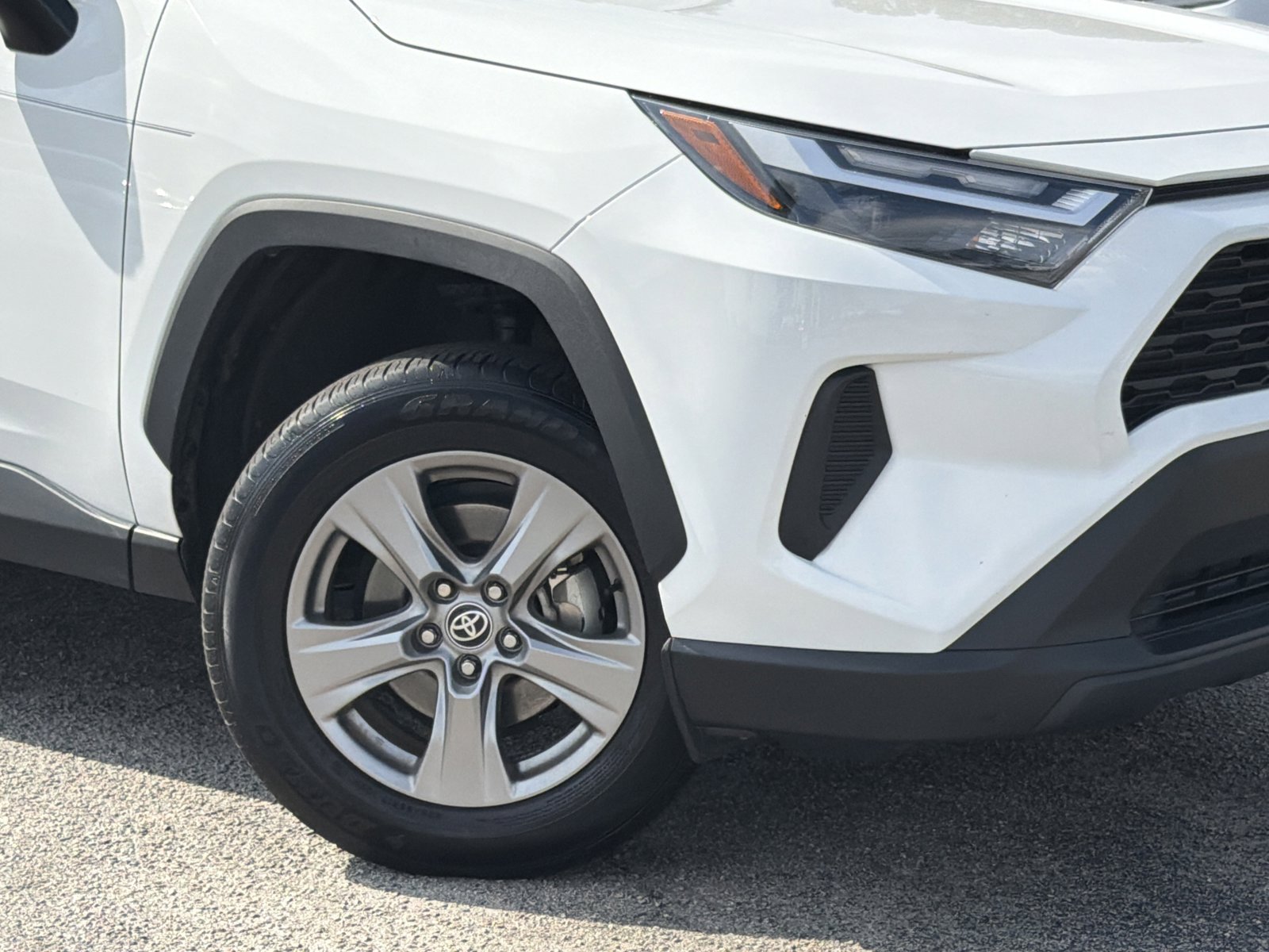 Used 2023 Toyota RAV4 XLE w/ Convenience Package FWD image 3