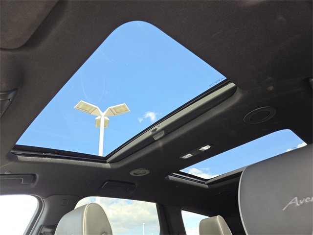 Used 2023 Buick Enclave Avenir w/ Avenir Technology Package image 3