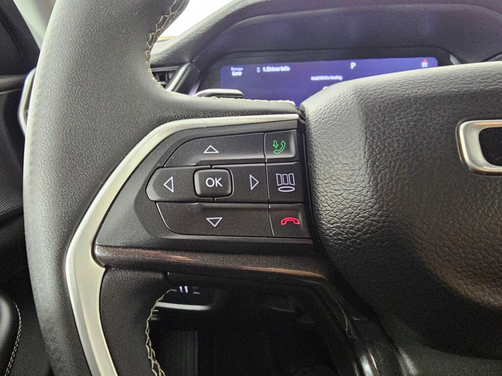 Used 2023 Jeep Grand Cherokee L Laredo AWD/4WD image 22