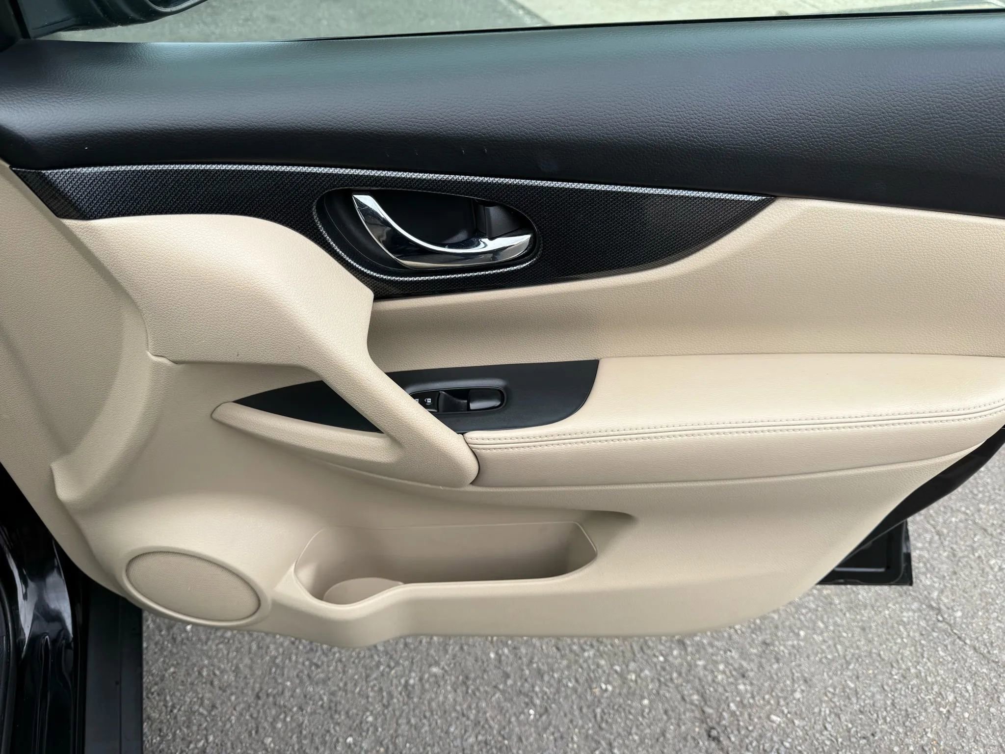 Used 2016 Nissan Rogue SL w/ SL Premium Package image 18