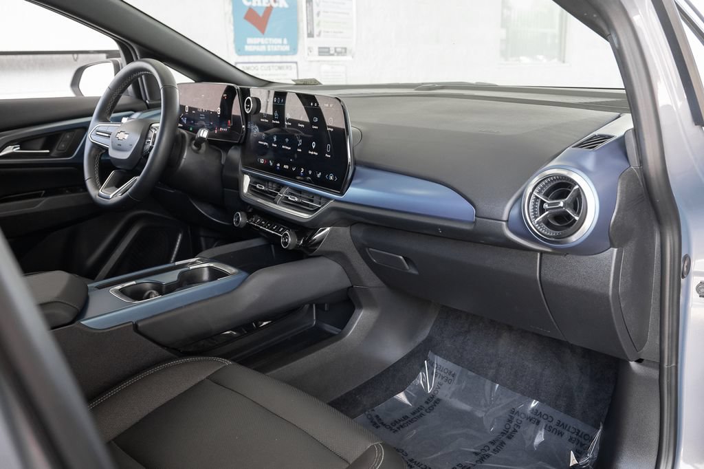 Used 2024 Chevrolet Equinox EV LT FWD image 38