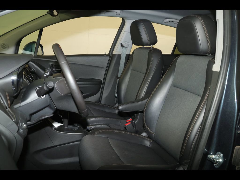 Used 2021 Chevrolet Trax LT w/ Sport Edition image 20