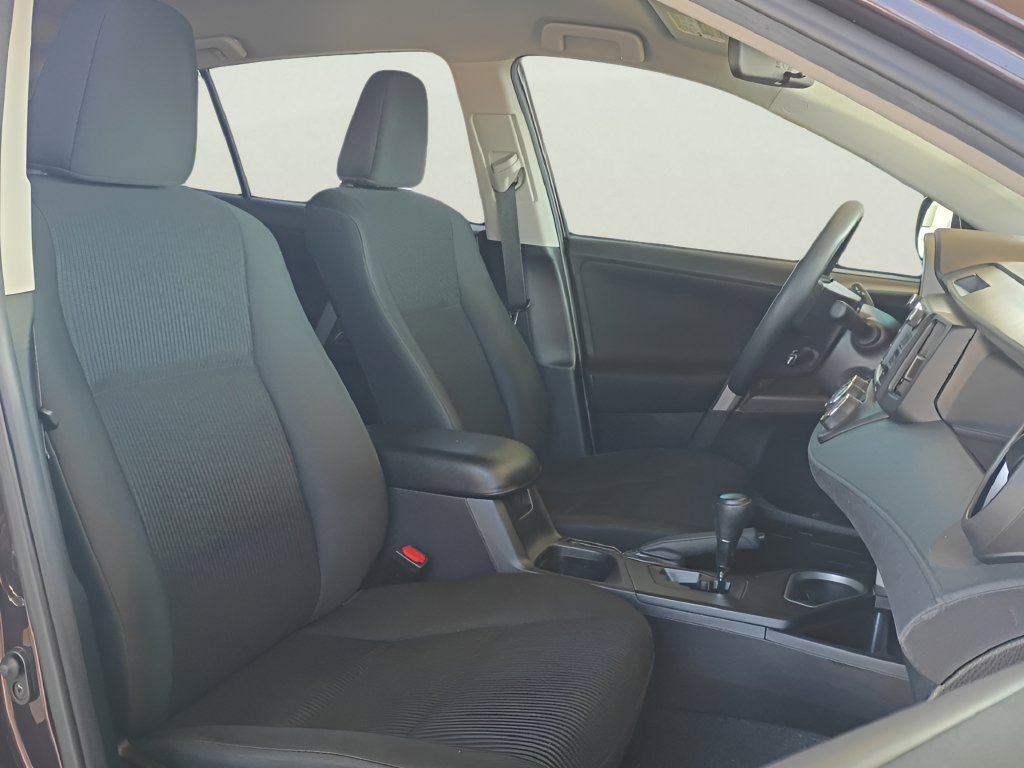 Used 2018 Toyota RAV4 LE FWD image 20