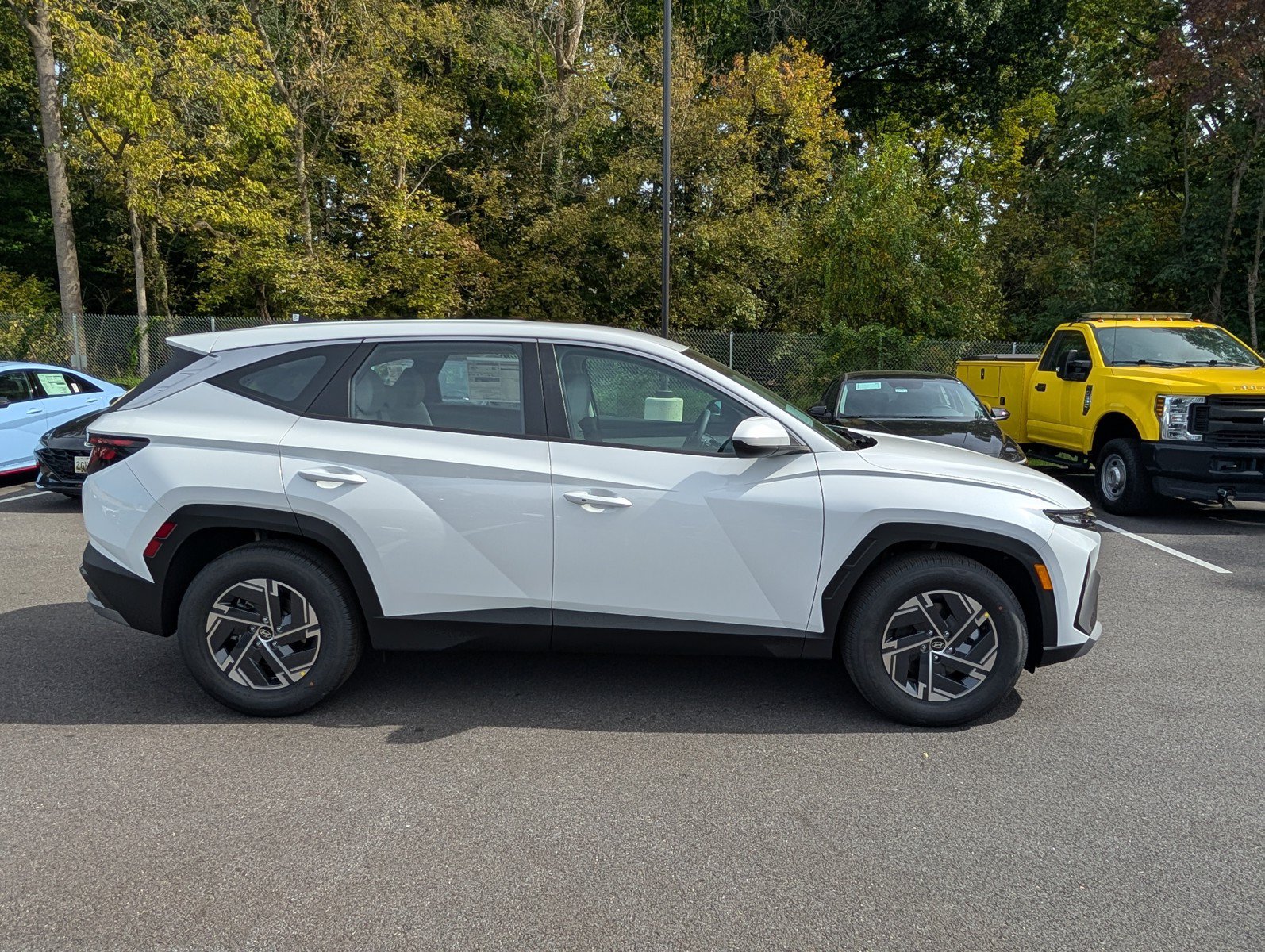 New 2026 Hyundai Tucson Blue SE FWD image 2