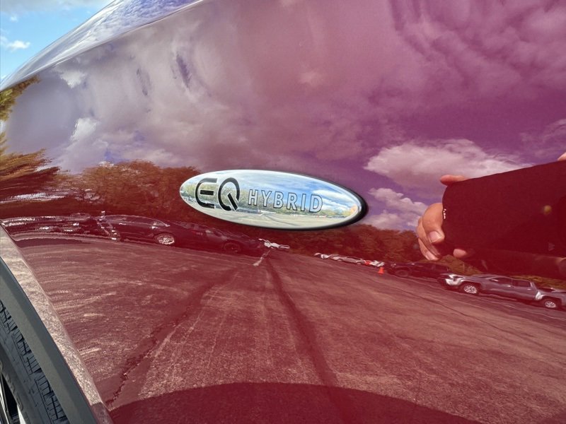 Used 2025 Mercedes-Benz GLC 350e 4MATIC image 10