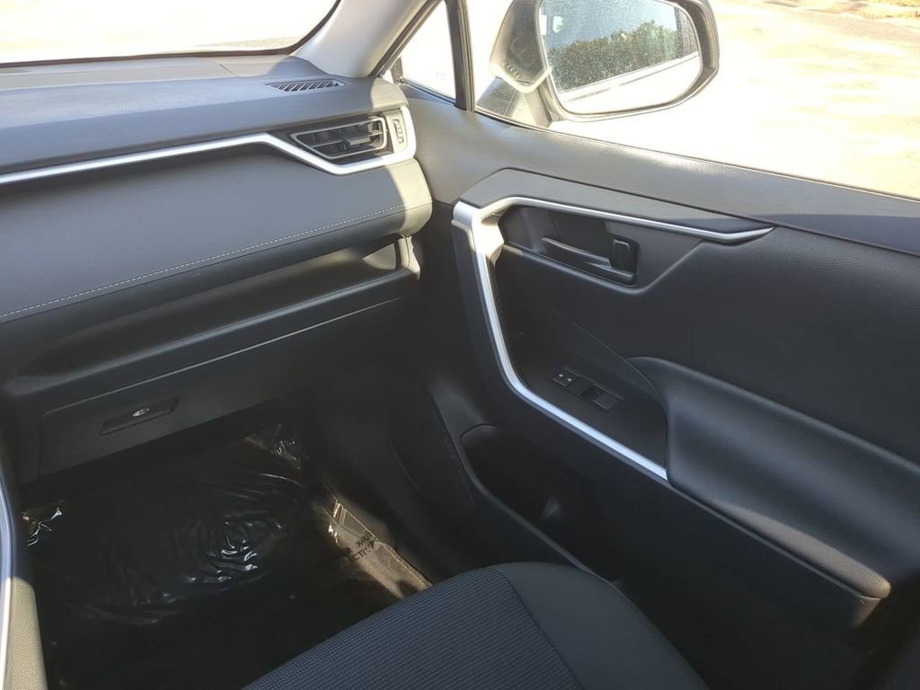 Used 2025 Toyota RAV4 LE image 18