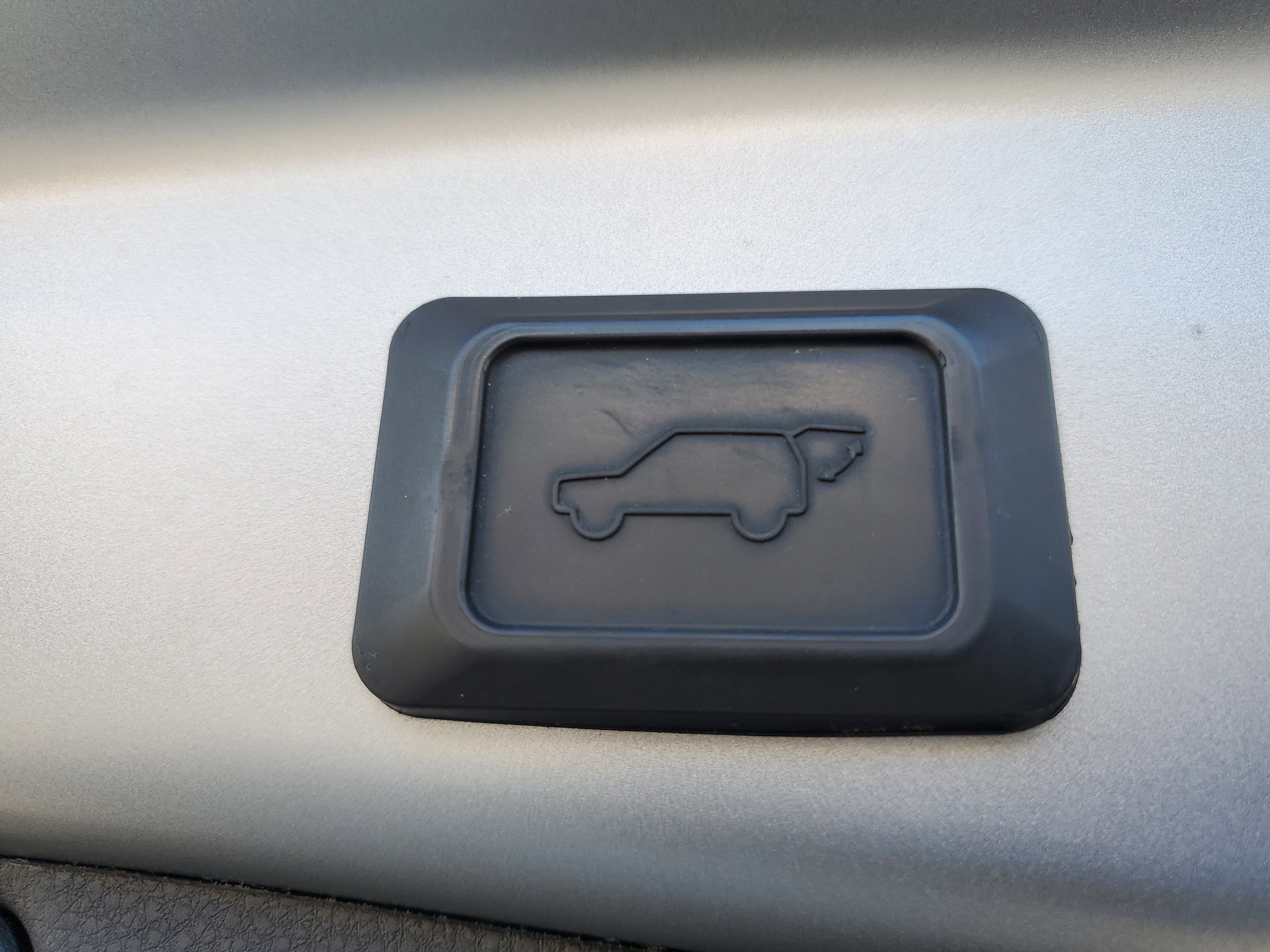 Used 2022 Toyota RAV4 XLE image 10