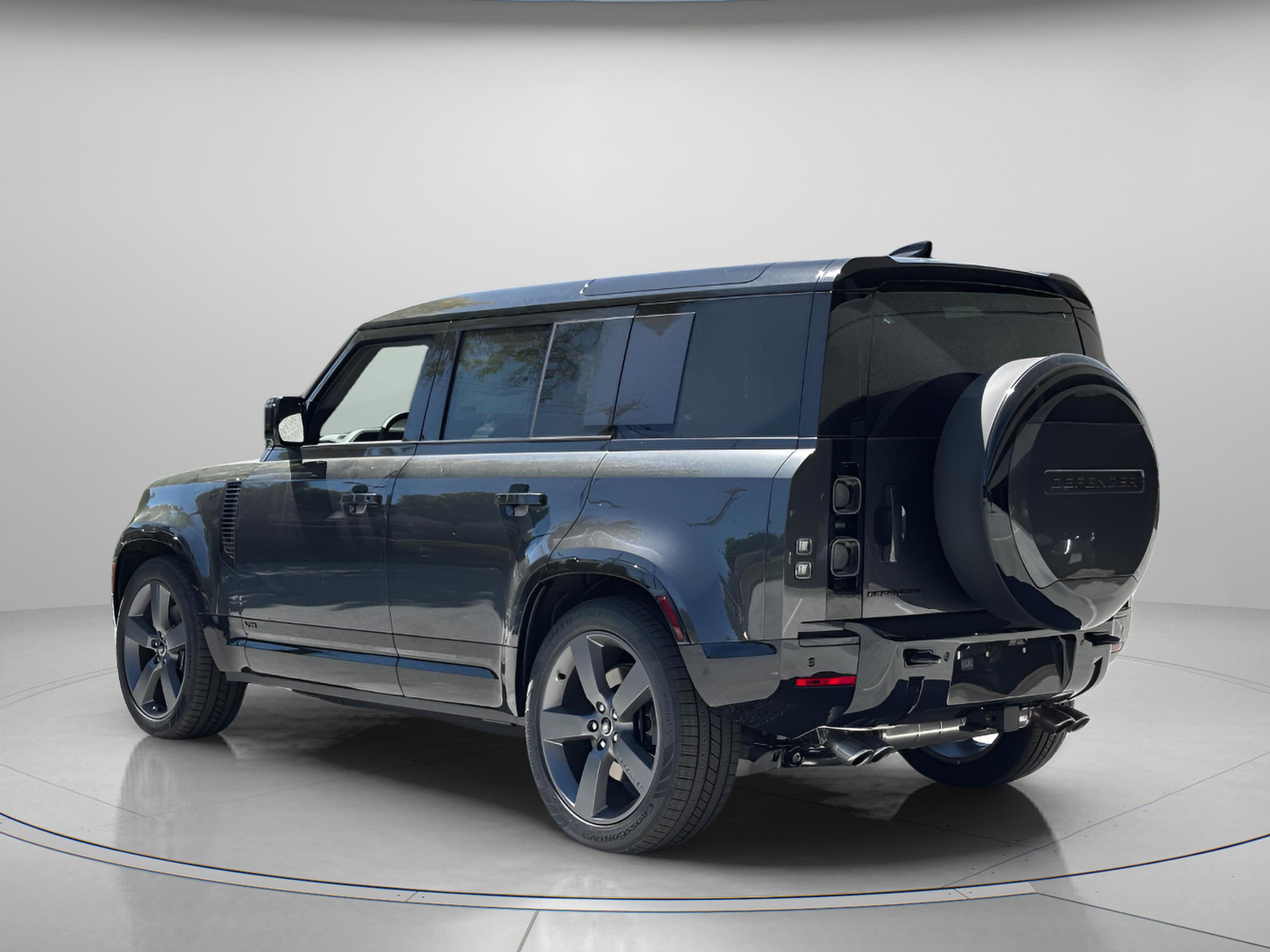 New 2025 Land Rover Defender 110 V8 image 3