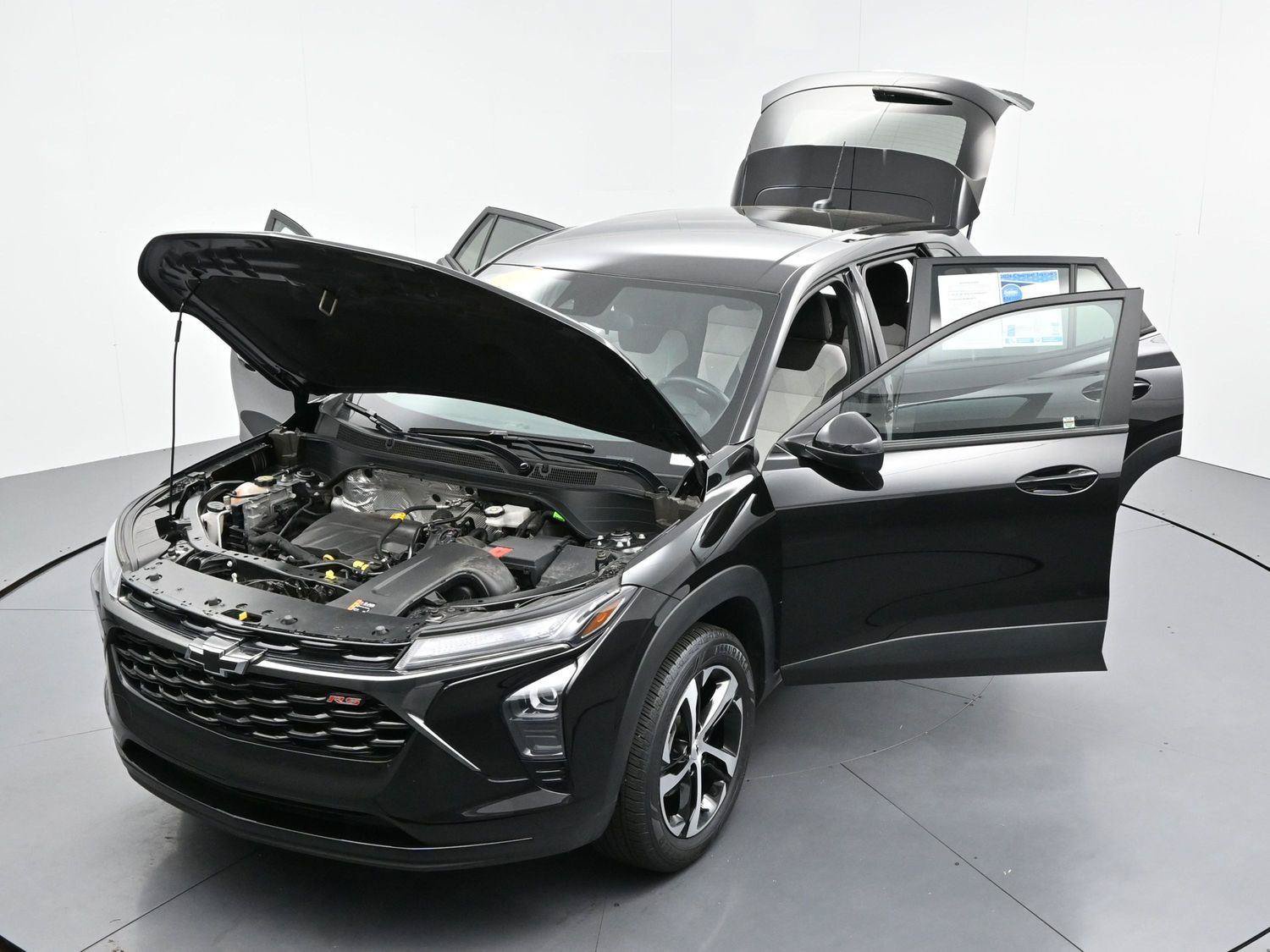 Used 2024 Chevrolet Trax RS w/ Driver Confidence Package FWD image 40
