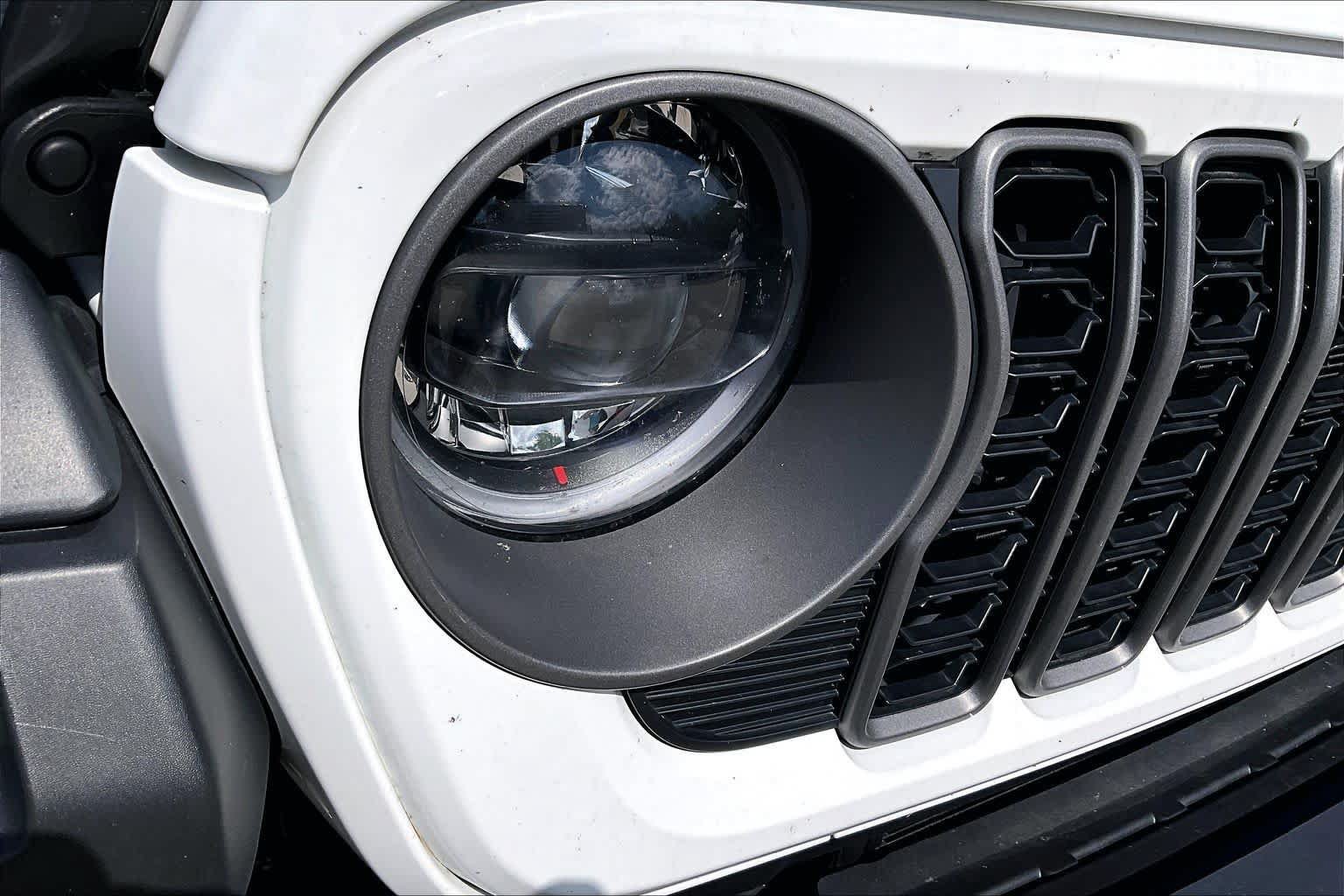 Used 2025 Jeep Wrangler Unlimited Rubicon AWD/4WD image 27