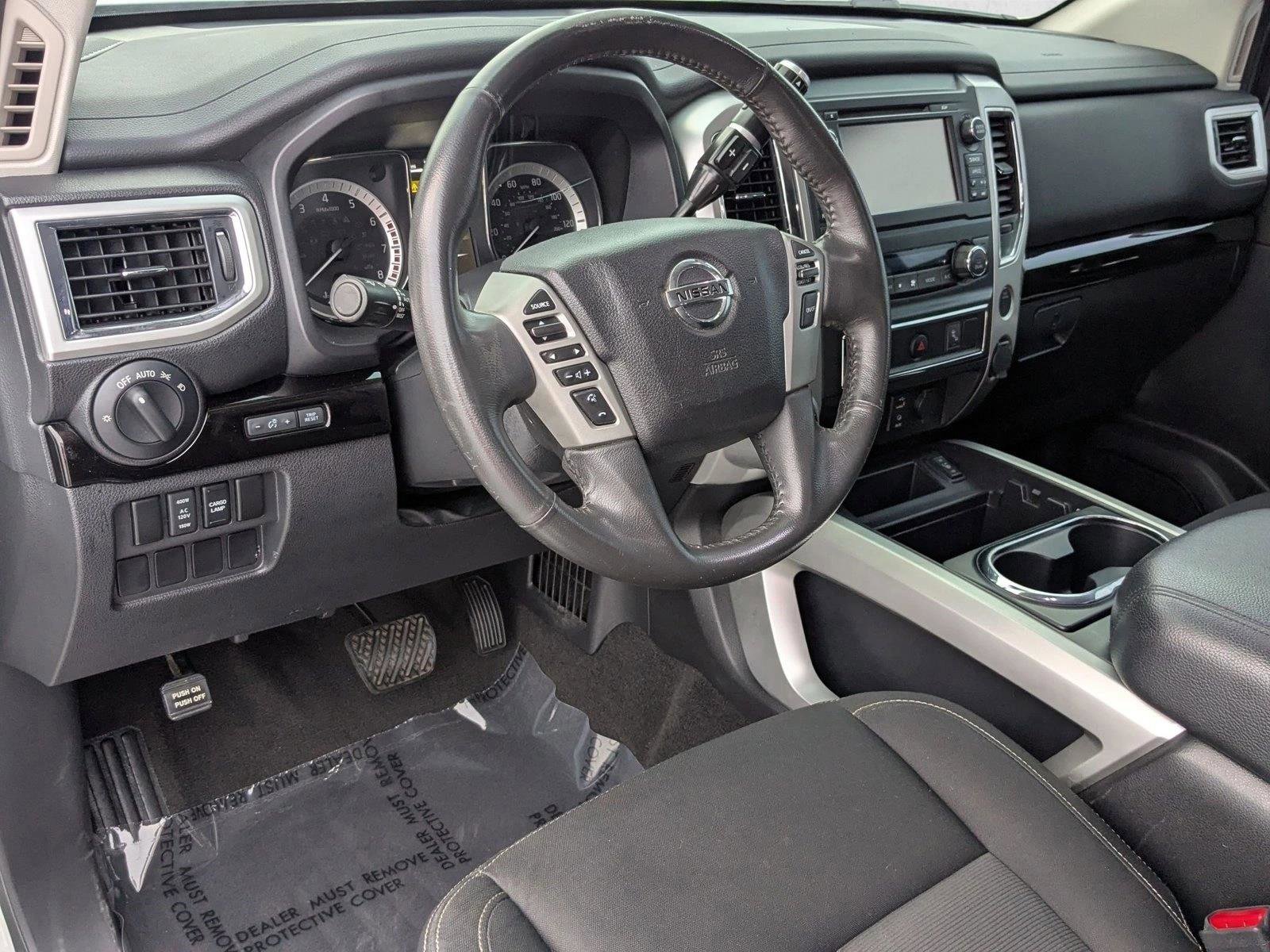 Used 2018 Nissan Titan SV w/ SV Convenience Package AWD/4WD image 10
