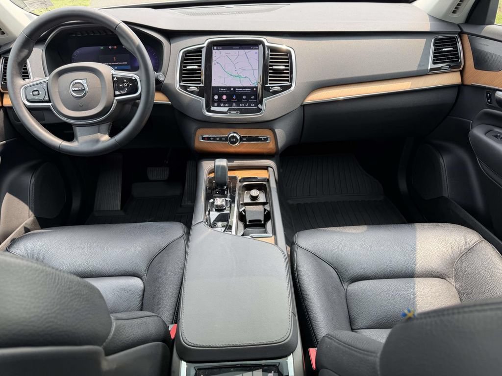 Used 2023 Volvo XC90 B6 Plus w/ Protection Package AWD/4WD image 2