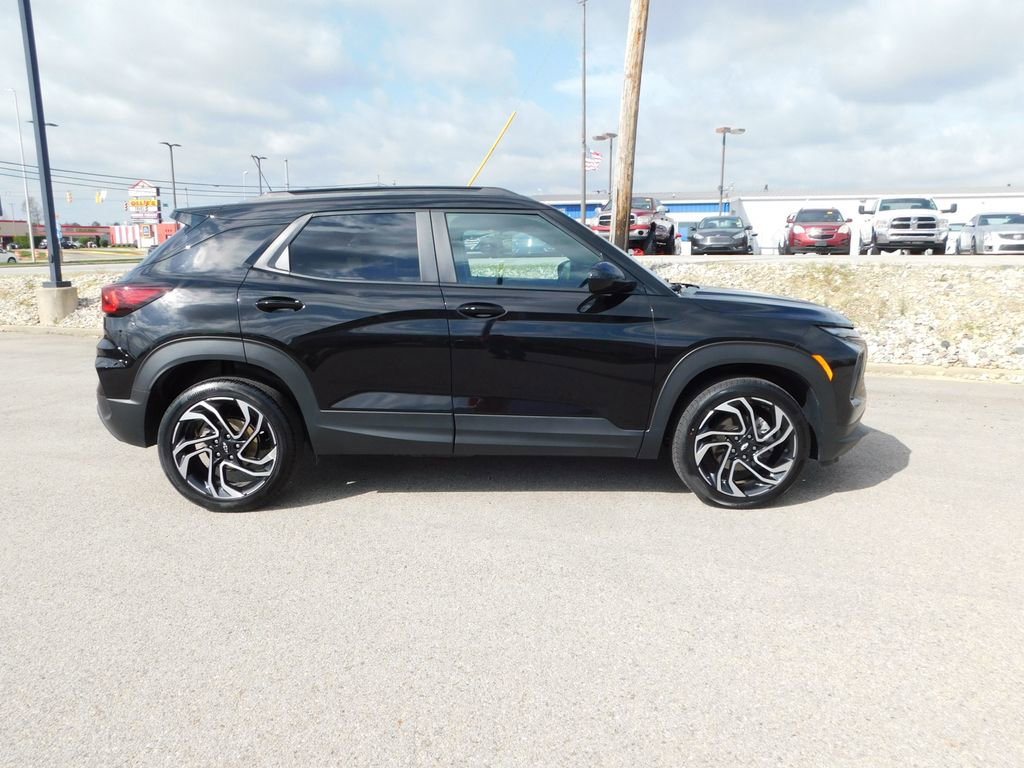Used 2024 Chevrolet TrailBlazer RS AWD/4WD image 2