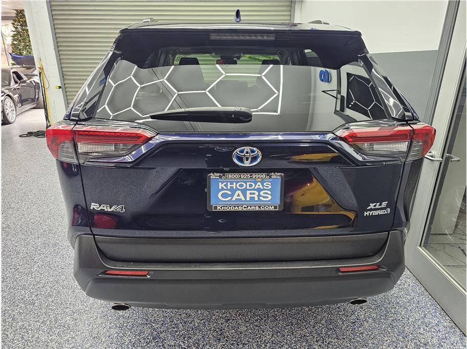Used 2020 Toyota RAV4 XLE w/ Convenience Package AWD/4WD image 4