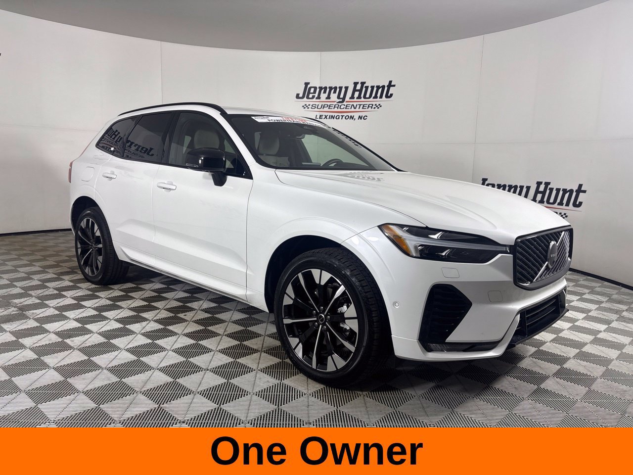 Used 2026 Volvo XC60 B5 Plus AWD/4WD image 4