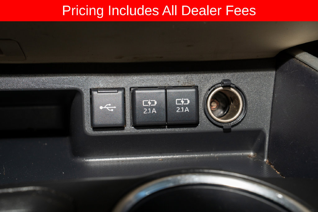 Used 2021 Toyota Highlander XLE FWD image 18