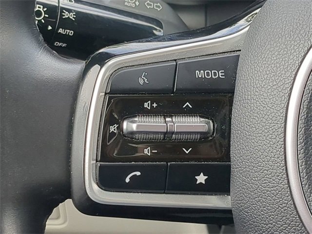 Used 2024 Kia Carnival LX image 30