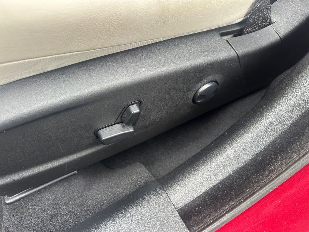 Certified 2023 Chrysler 300 Touring L w/ Popular Equipment Group image 29