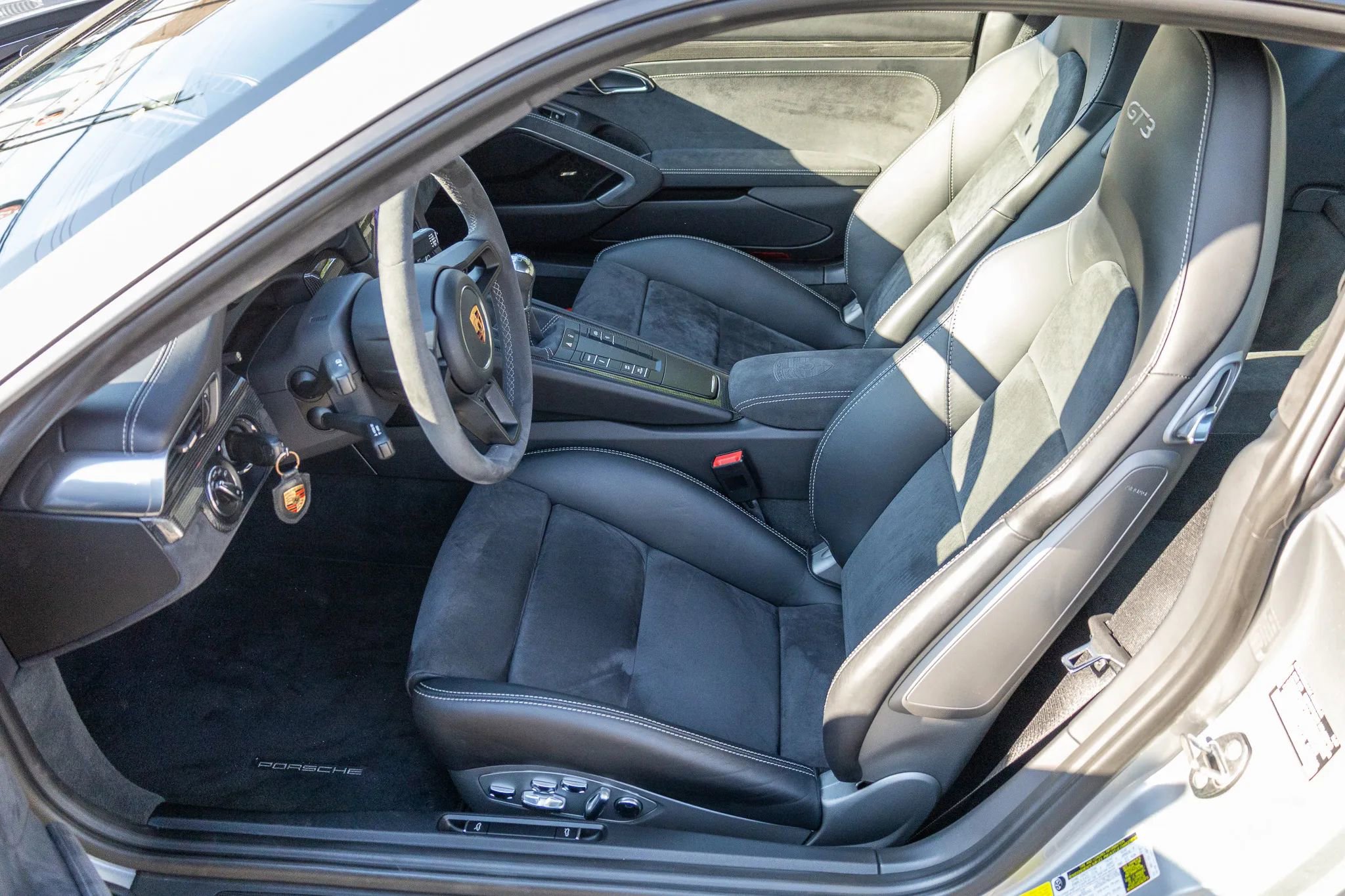 Used 2018 Porsche 911 GT3 RWD image 46