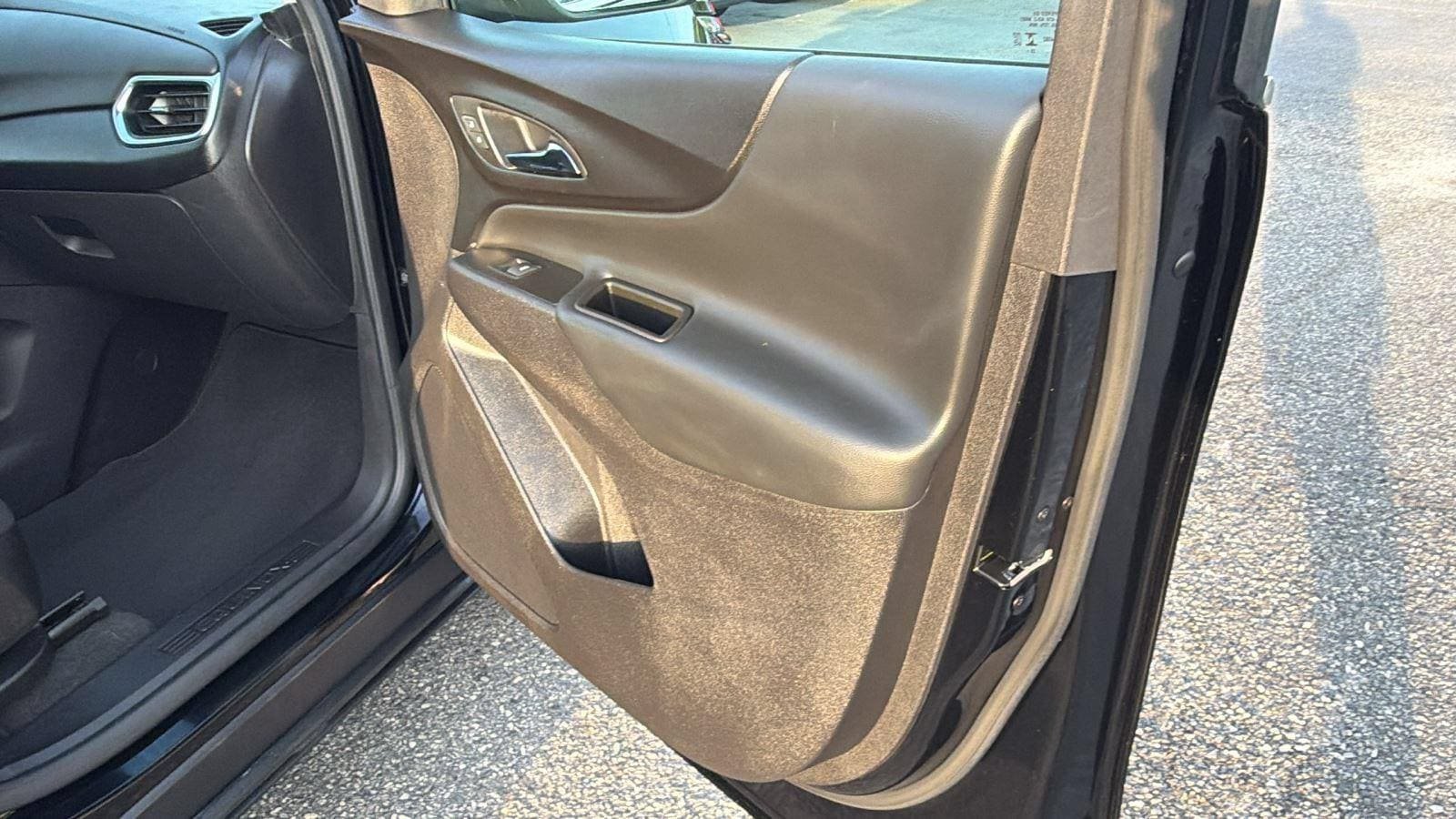 Used 2024 Chevrolet Equinox LT AWD/4WD image 17