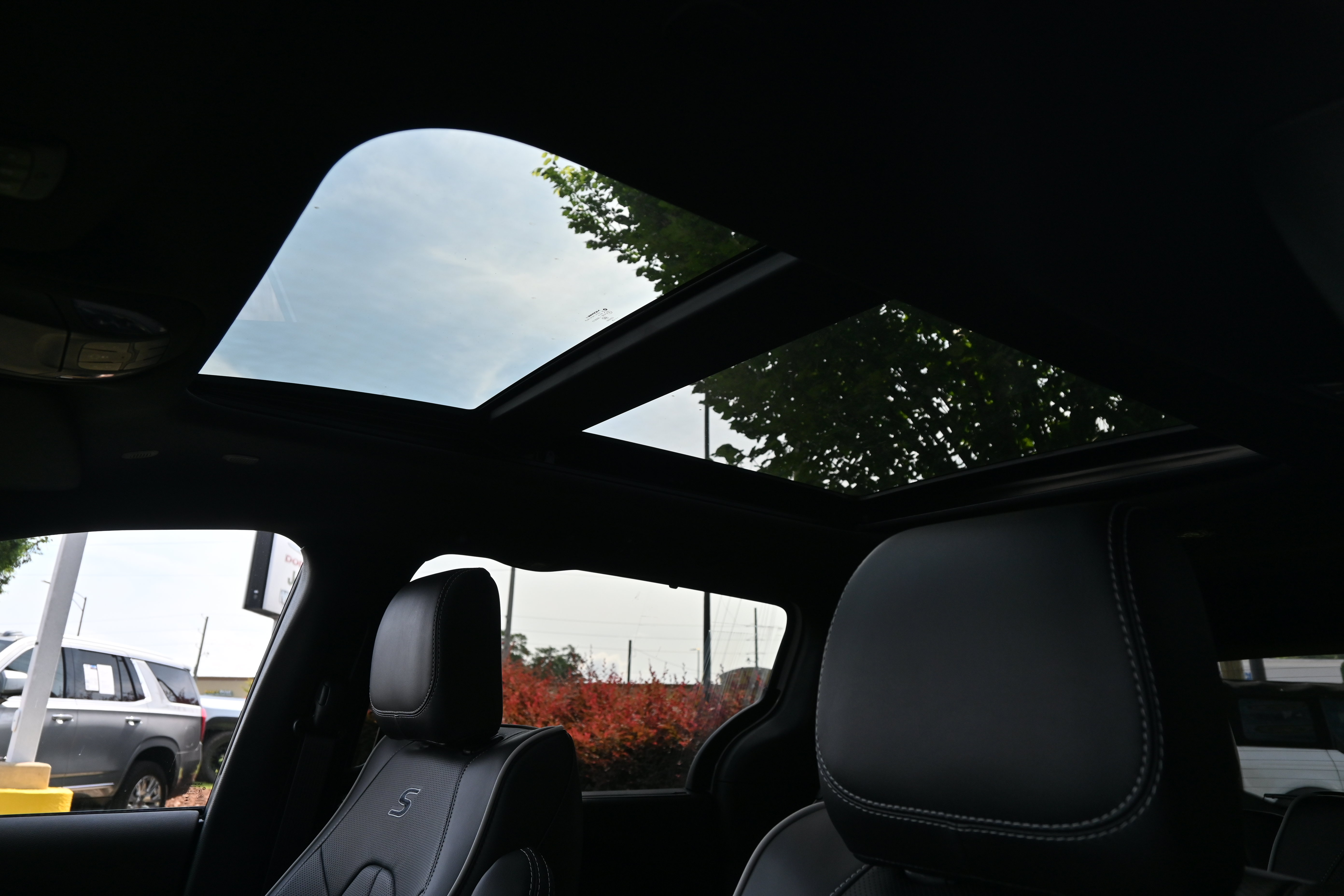New 2027 Chrysler Pacifica Limited FWD image 28