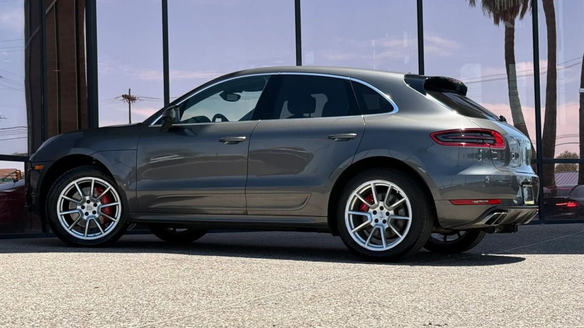 Used 2016 Porsche Macan Turbo AWD/4WD image 6