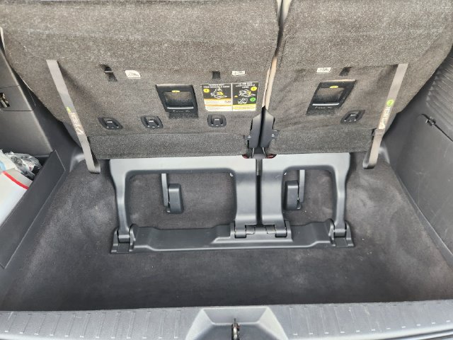 Used 2026 Toyota Sienna XLE FWD image 33
